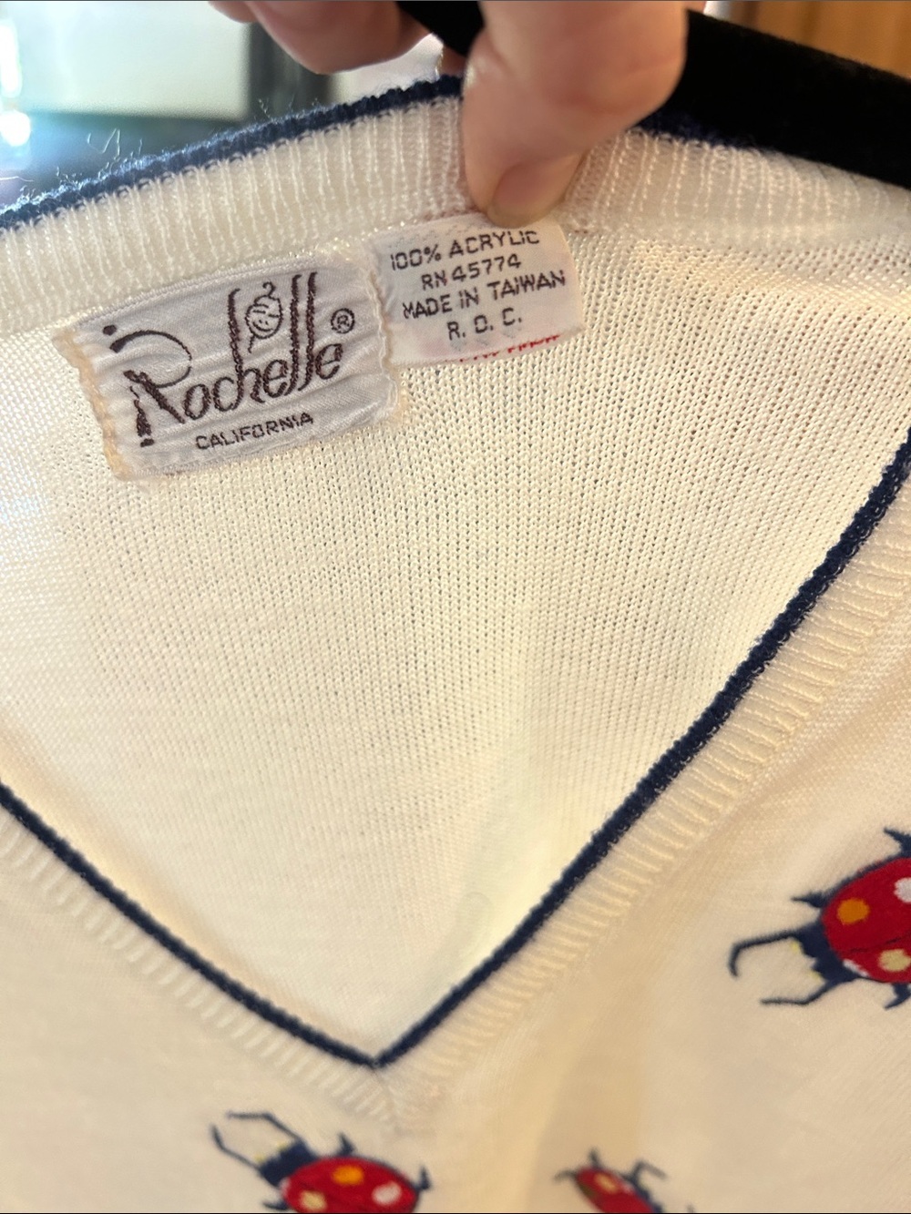 Vintage Rochelle California Embroidered Lady Bug V-Neck Sweater Size M estimate - Picture 8 of 8